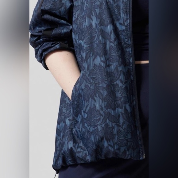 ATHLETA Sightseer Lace Ethereal Bloom Cottage Blue Jacket Size Small P - Picture 3 of 12